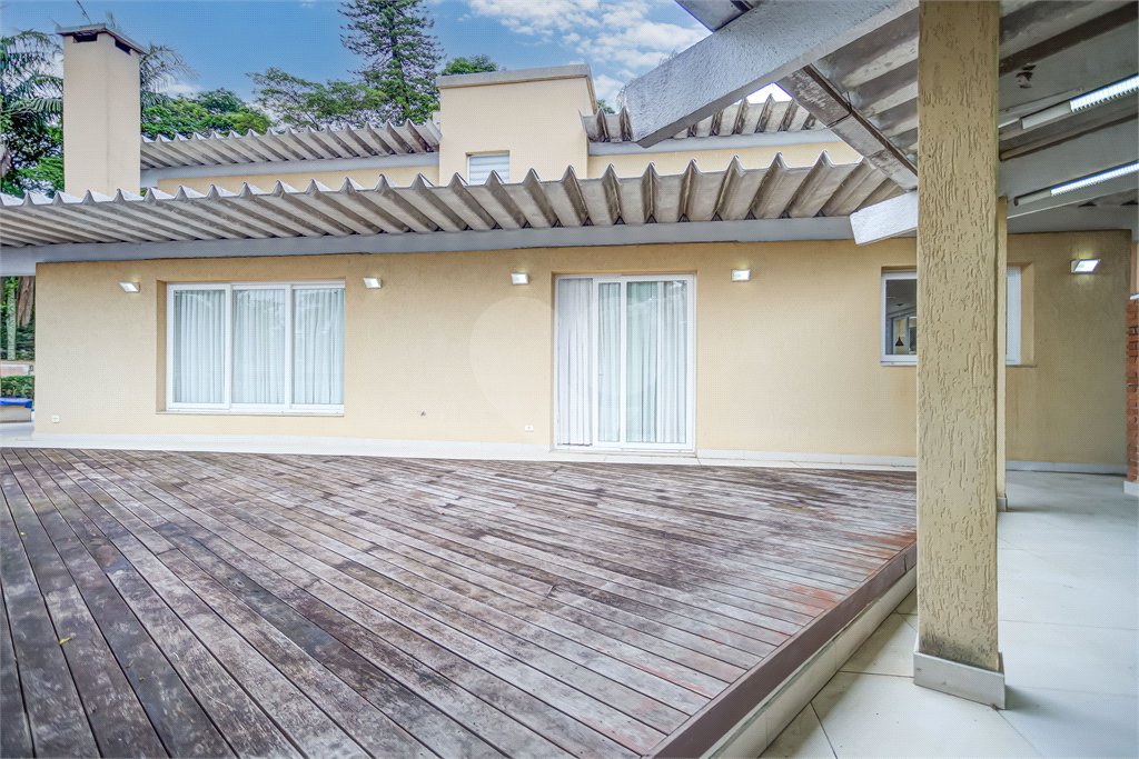 Sobrado à venda com 6 quartos, sendo 3 suítes, em Alto da Boa Vista, São Paulo, SP