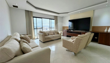 Apartamento à venda com 4 quartos, sendo 1 suíte,  em Moema, São Paulo, SP