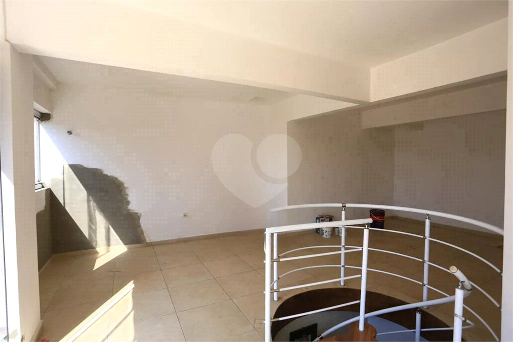 Cobertura Espaçosa, cheia de conforto e aconchego.