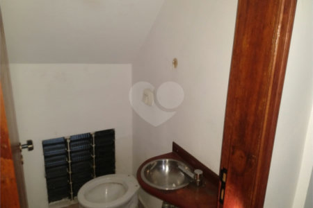 Sobrado à venda com 3 quartos, sendo 1 suíte, em Parque Ramos Freitas, São Paulo, SP