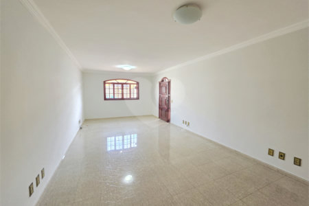Casa à venda com 4 quartos, sendo 2 suítes,  em Vila Espírito Santo, Sorocaba, SP