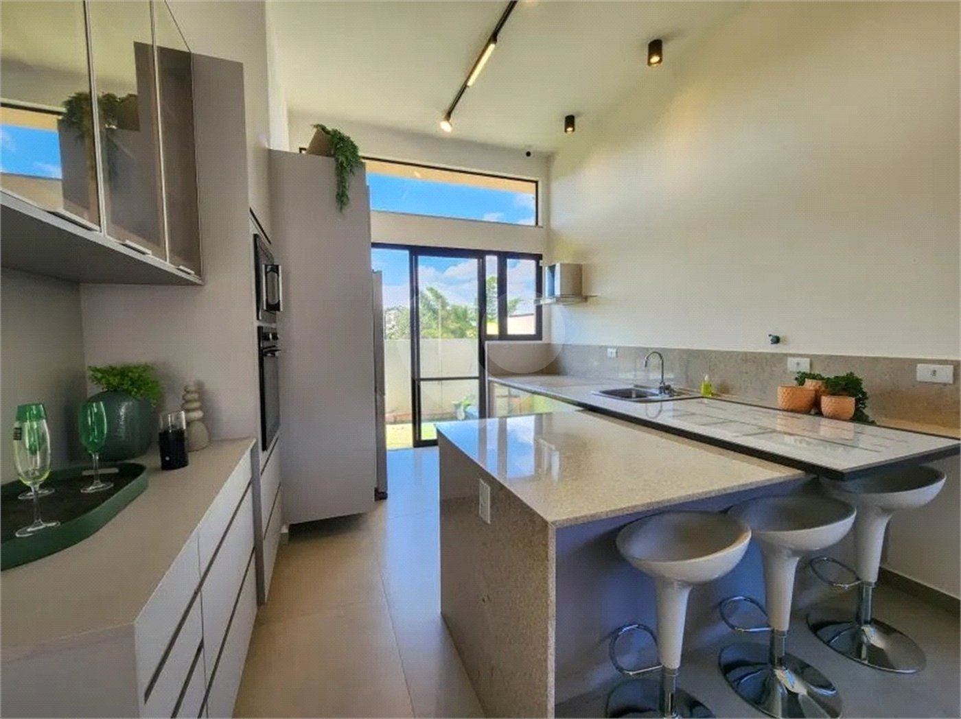 Casa à venda com 3 quartos, sendo 1 suíte, no condomínio Residencial Consoli, Atibaia - SP