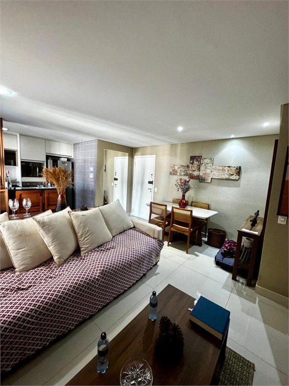 Apartamento à venda com 3 quartos, sendo 1 suíte, em Parque Reboucas, São Paulo, SP