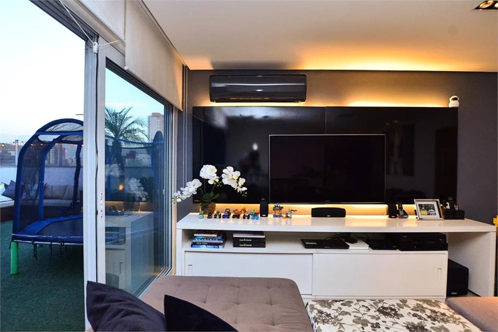 Cobertura à venda com 3 quartos, sendo 1 suíte, em Pinheiros, São Paulo, SP