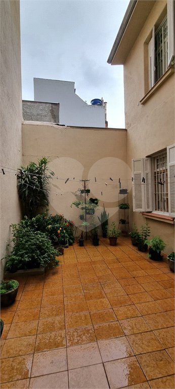 Sobrado à venda com 4 quartos, sendo 1 suíte,  em Água Branca, São Paulo, SP