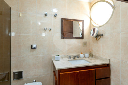 Apartamento à venda com 3 quartos, sendo 1 suíte, em Campo Belo, São Paulo, SP