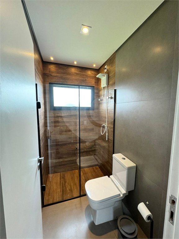 Casa à venda com 4 quartos, sendo 3 suítes, no condomínio Vilagio Ipanema 1, Araçoiaba da Serra - SP