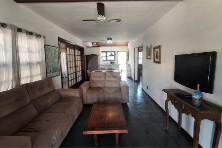 Casa para alugar com 3 quartos, sendo 2 suítes, em Praia Rasa, Armação dos Búzios, RJ