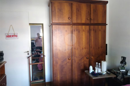 Sobrado à venda com 4 quartos, sendo 3 suítes,  em Vila Monumento, São Paulo, SP