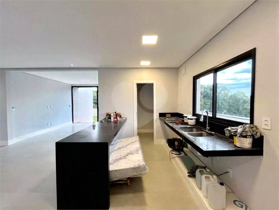 Casa à venda com 3 suítes no condomínio Ninho Verde II, Pardinho - SP