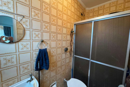 Apartamento com 2 dormitórios e suíte + dependência de serviço completa na Ponta da Praia – Localização privilegiada próximo à Praça Dino Bueno