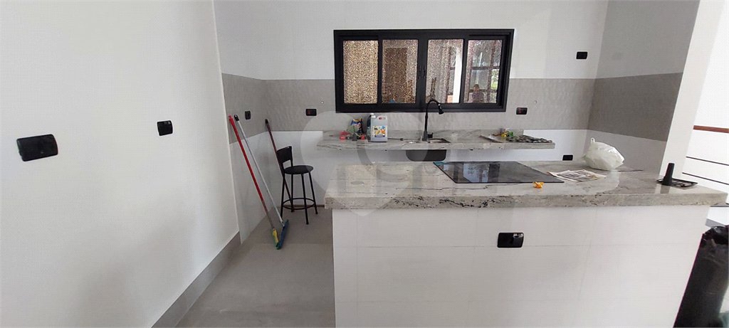 Casa à venda ou para alugar com 5 quartos, sendo 3 suítes, no condomínio Figueira Garden, Atibaia - SP