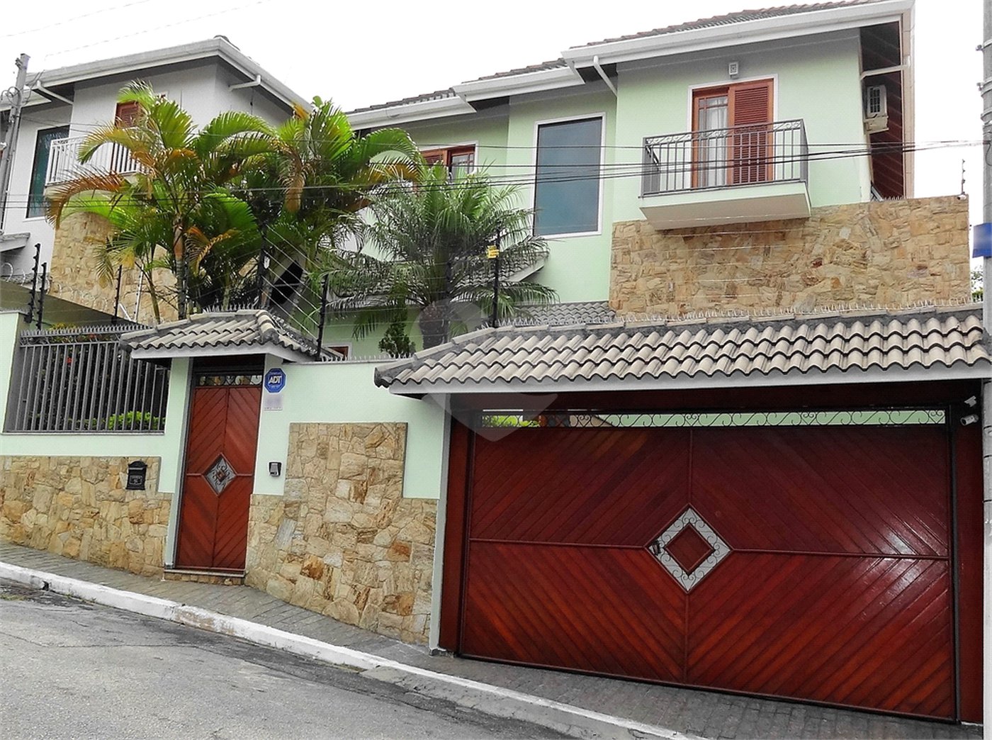 Sobrado à venda com 4 quartos, sendo 2 suítes, em Horto, São Paulo, SP