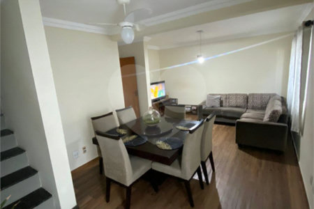 Casa à venda com 3 quartos, sendo 1 suíte, no condomínio Regina, São Paulo - SP