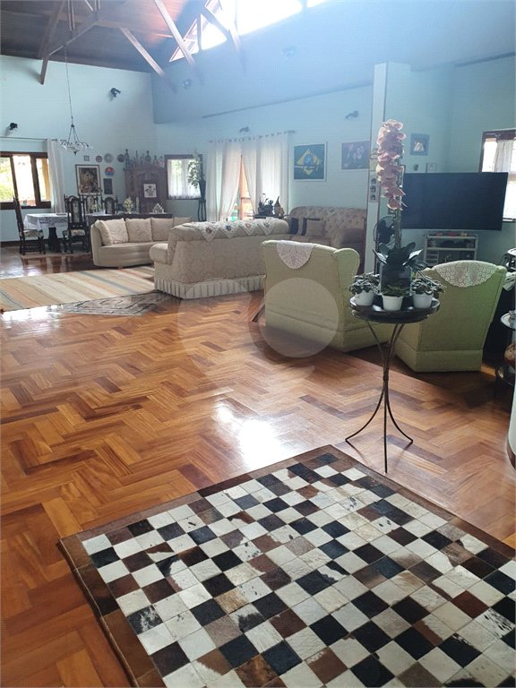 Casa à venda ou para alugar com 4 suítes em Vila Machado, Mairiporã, SP