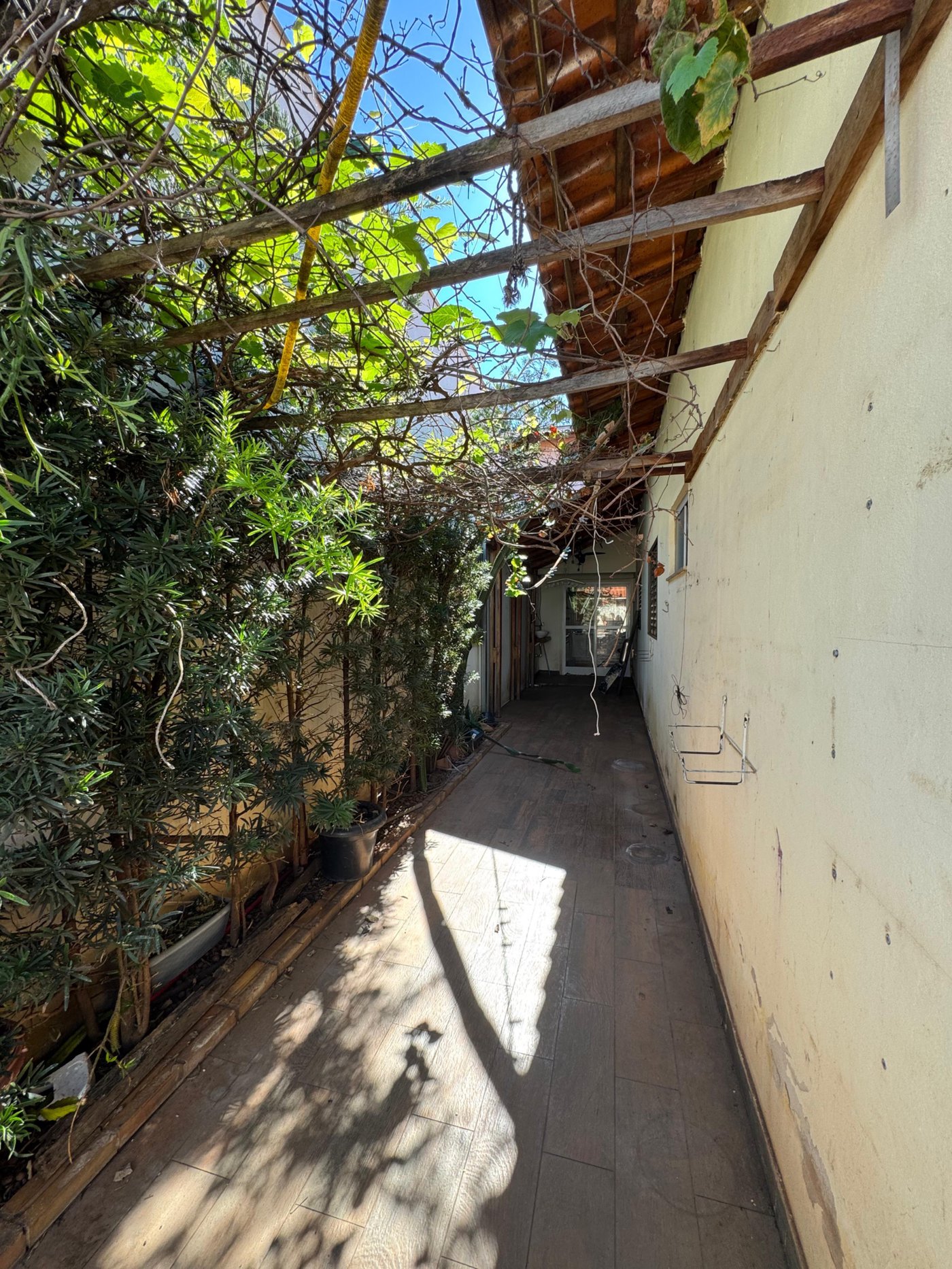 Casa para alugar com 3 quartos, sendo 1 suíte,  em Santa Luzia, Três Lagoas, MS