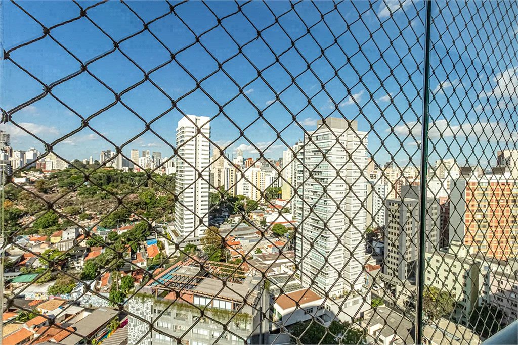 Apartamento à venda com 3 quartos, sendo 1 suíte,  em Pinheiros, São Paulo, SP