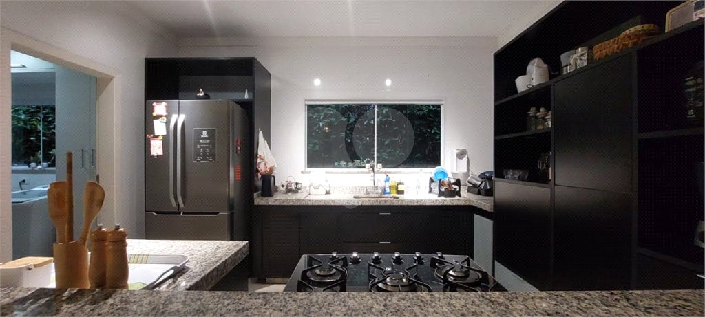 Casa para alugar com 4 quartos, sendo 3 suítes,  no condomínio Figueira Garden, Atibaia - SP