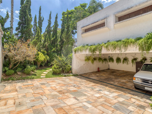 Casa Térrea à venda com 4 suítes em Jardim Cordeiro, São Paulo, SP