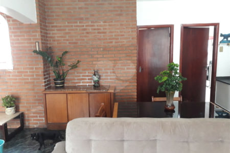 Sobrado à venda com 3 quartos, sendo 1 suíte,  em Vila Nivi, São Paulo, SP