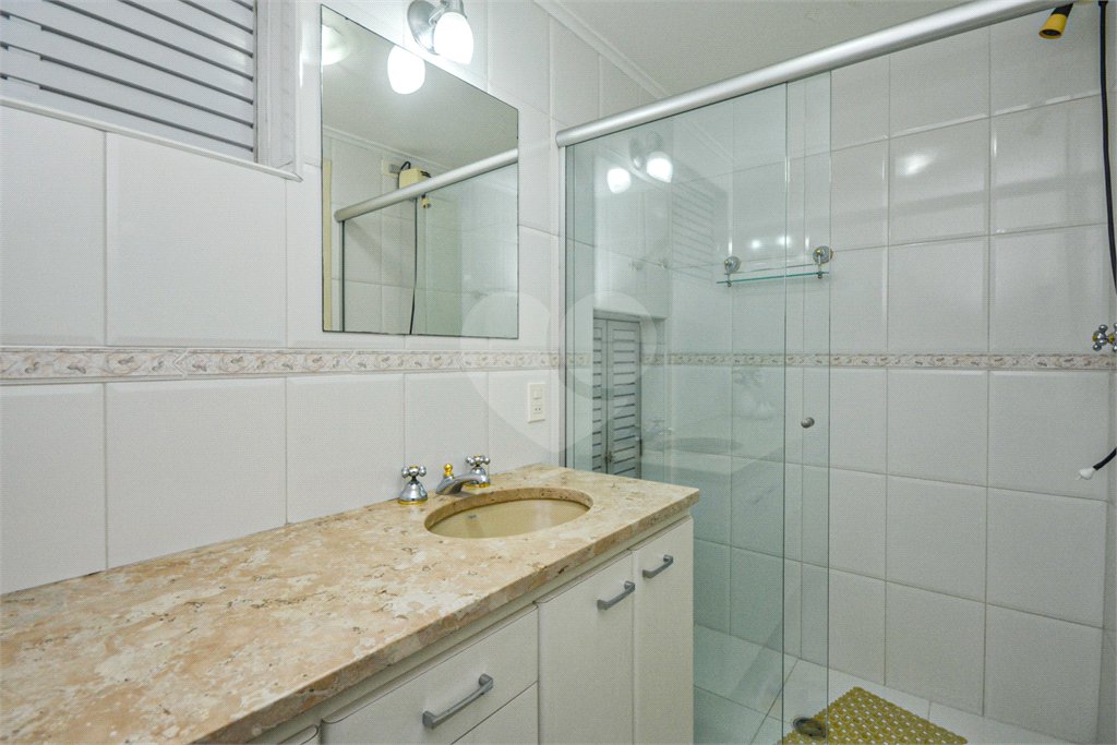 Apartamento à venda com 3 quartos, sendo 1 suíte,  em Moema, São Paulo, SP