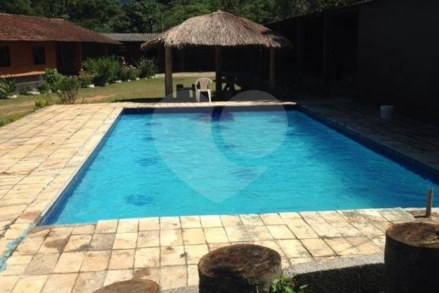 Casa à venda com 6 quartos, sendo 2 suítes,  em Roseira, Mairiporã, SP