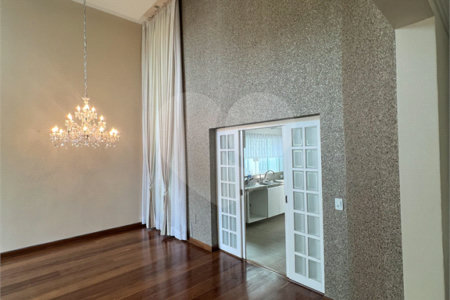 Casa à venda com 3 quartos, sendo 2 suítes, no condomínio Mirante do Horto, São Paulo - SP