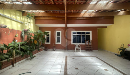 Sobrado à venda com 4 quartos, sendo 1 suíte,  em Vila Gilda, Santo André, SP