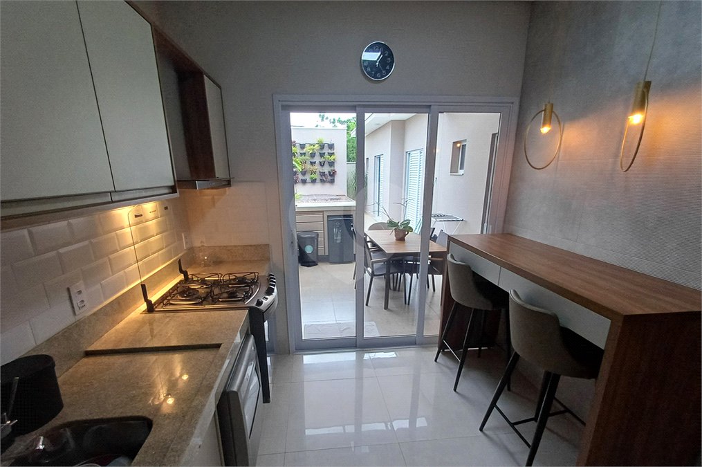 Casa à venda com 3 quartos, sendo 1 suíte, no condomínio Mantova, Indaiatuba - SP