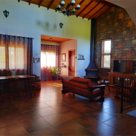 Casa à venda com 3 quartos, sendo 1 suíte,  no condomínio Village Ipanema 1, Araçoiaba da Serra - SP