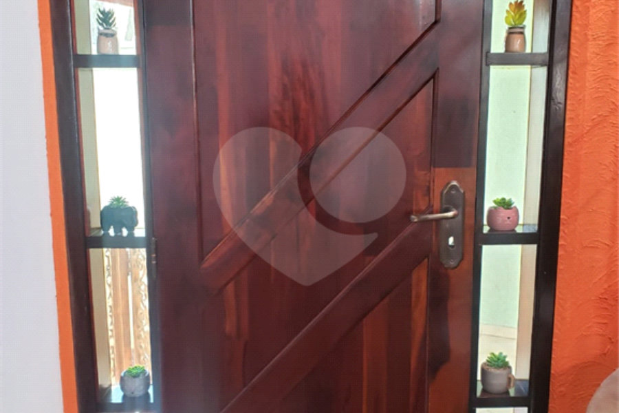 Sobrado à venda com 4 quartos, sendo 1 suíte,  em Jardim Leonor Mendes de Barros, São Paulo, SP