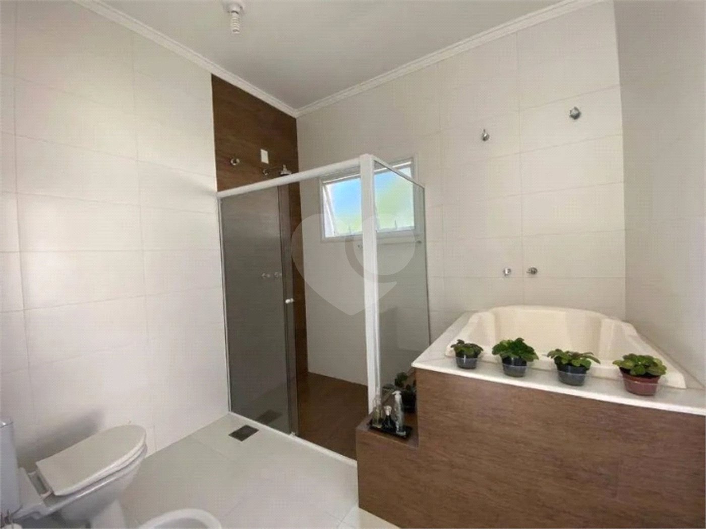 Casa à venda com 4 suítes no condomínio Ipê Velho, Vinhedo - SP