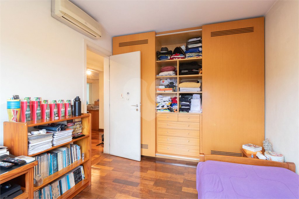 Apartamento à venda com 4 quartos, sendo 2 suítes,  em Alto de Pinheiros, São Paulo, SP