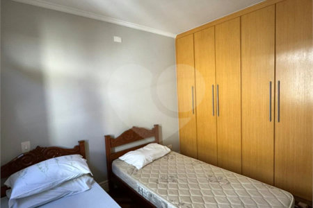Casa à venda com 3 quartos, sendo 1 suíte, no condomínio Villagio Staluccia, São Paulo - SP