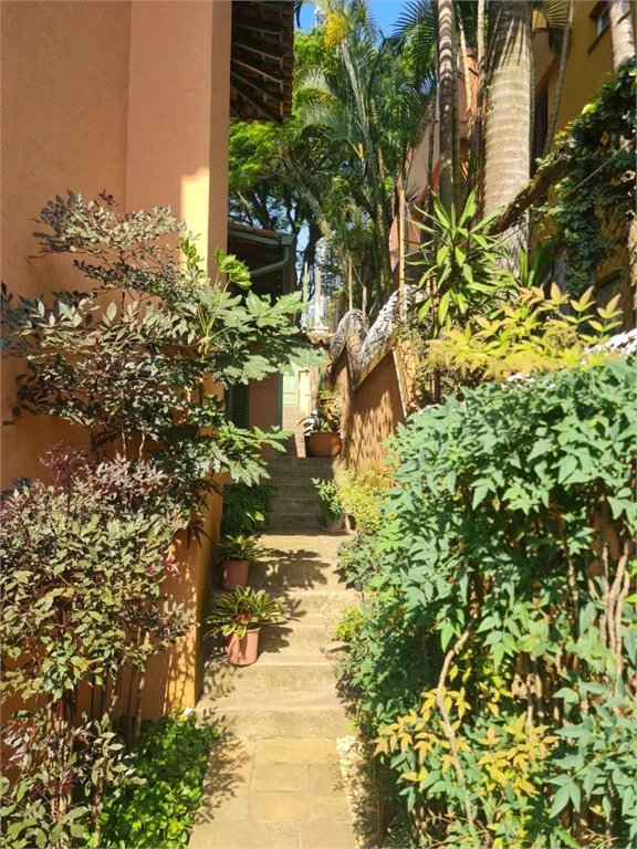 Casa à venda com 5 quartos, sendo 2 suítes, em Jardim Morumbi, São Paulo, SP