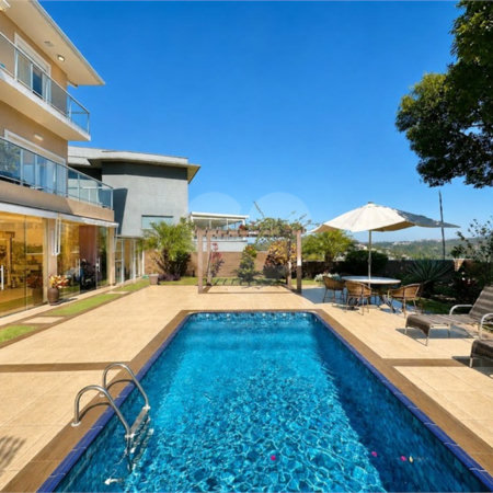 Casa à venda com 3 suítes no condomínio Golf Village, Carapicuíba - SP