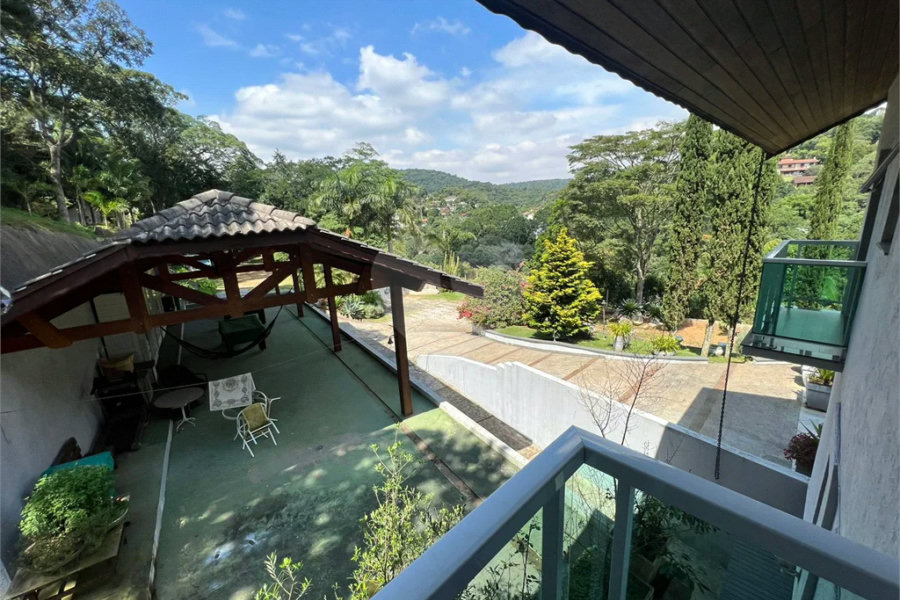Casa à venda com 6 quartos, sendo 5 suítes, no condomínio Alpes da Cantareira, Mairiporã - SP