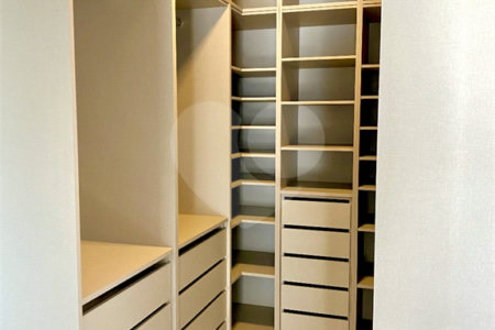 Casa à venda com 3 quartos, sendo 2 suítes, no condomínio Residencial Marchant Buarque, Atibaia - SP