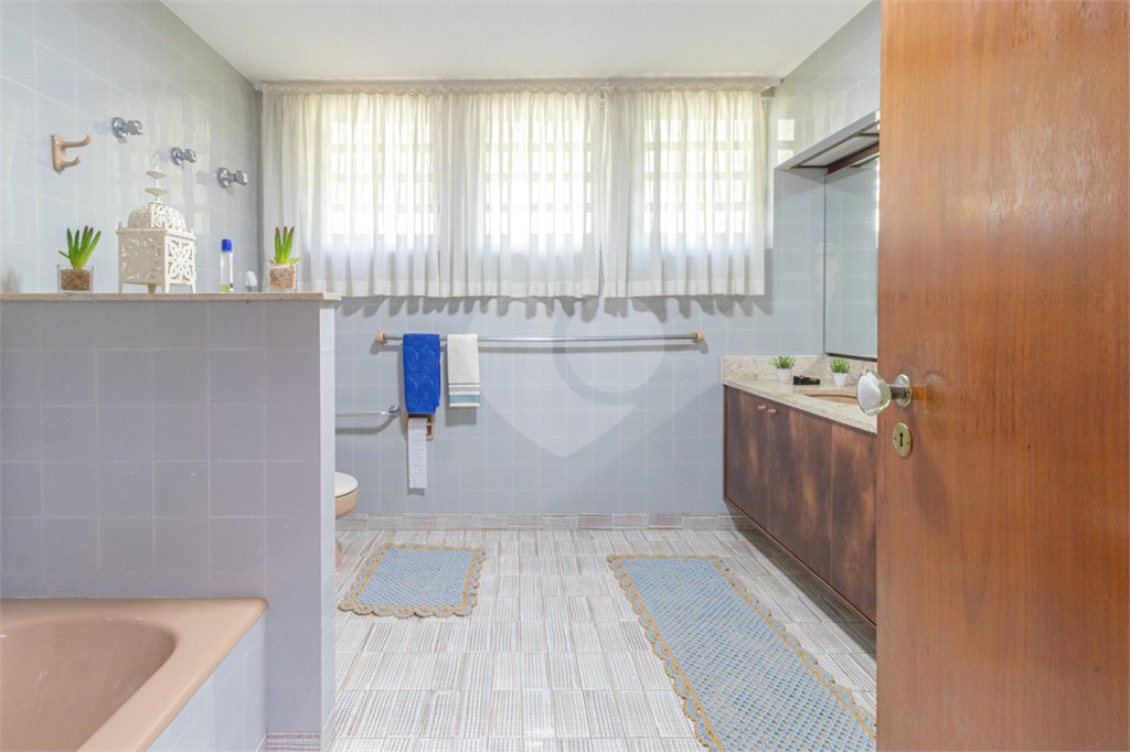 Casa Térrea à venda com 4 quartos, sendo 2 suítes, em Alto de Pinheiros, São Paulo, SP
