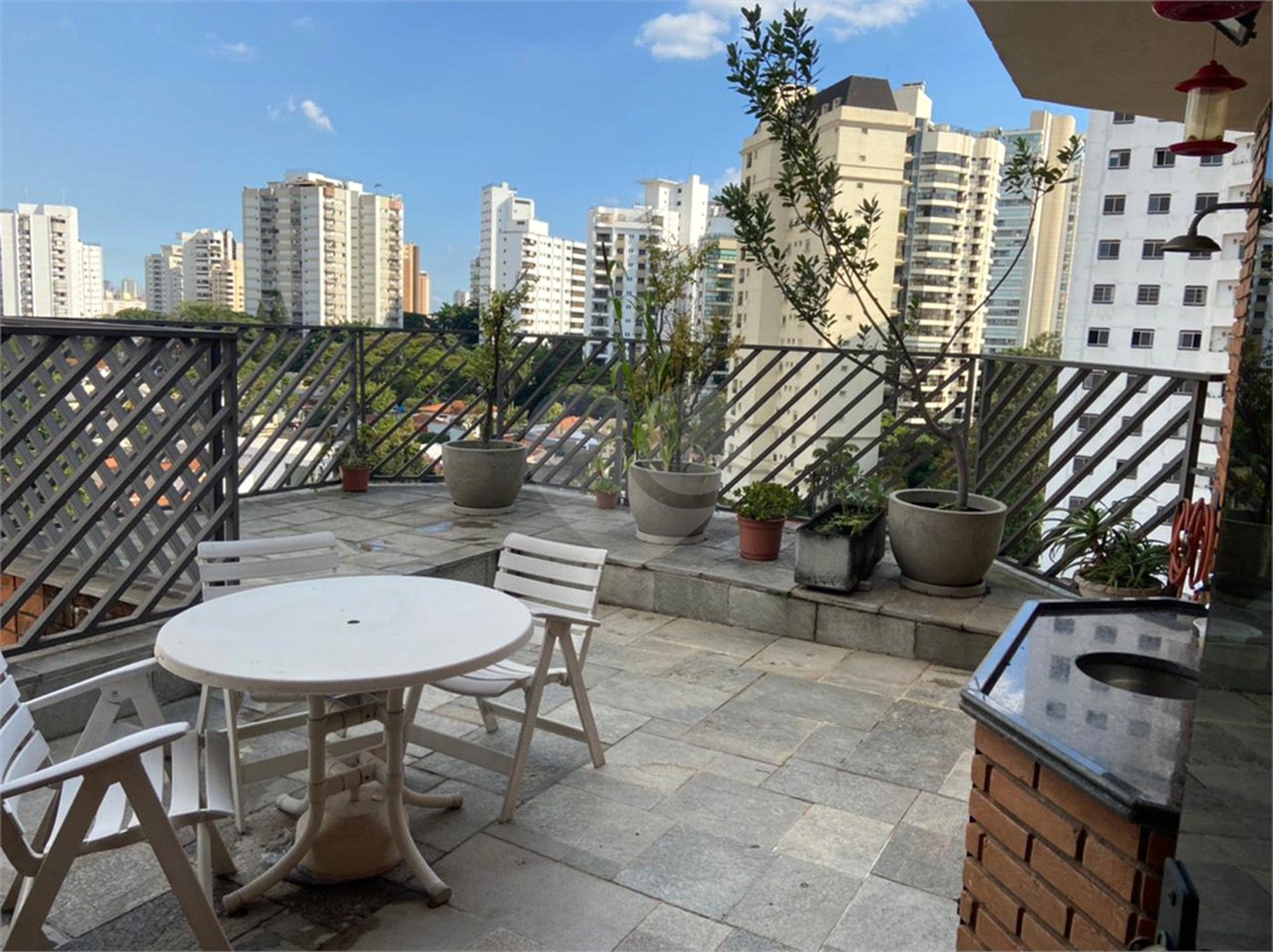Apartamento à venda com 4 quartos, sendo 1 suíte, em Campo Belo, São Paulo, SP