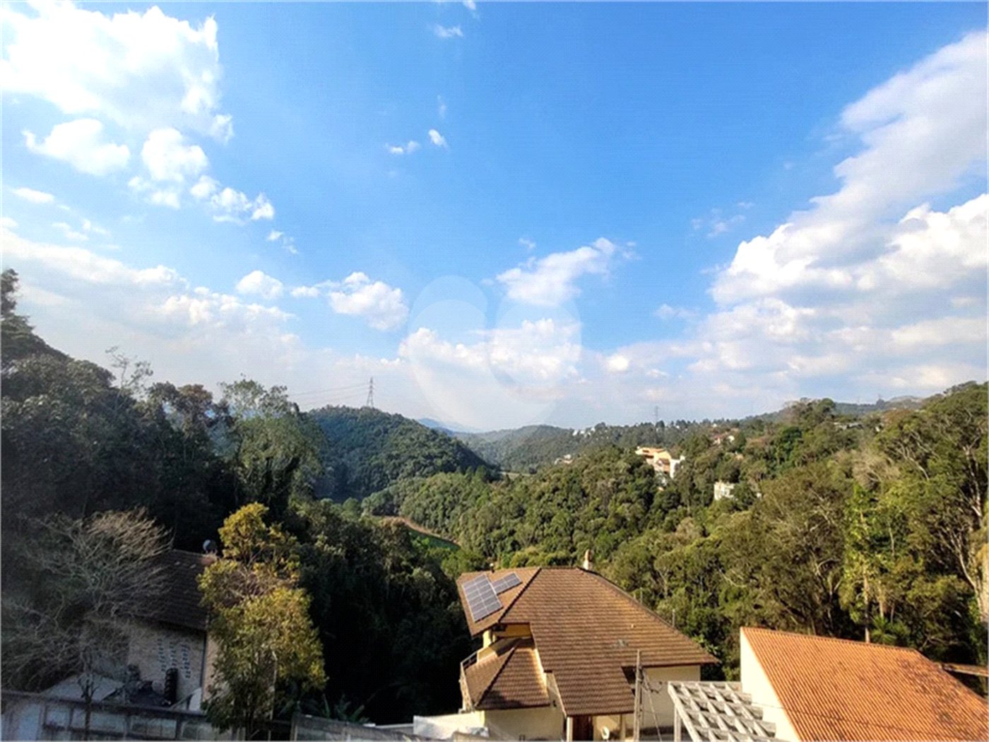 Casa à venda com 4 quartos, sendo 1 suíte, no condomínio Alpes da Cantareira, Mairiporã - SP
