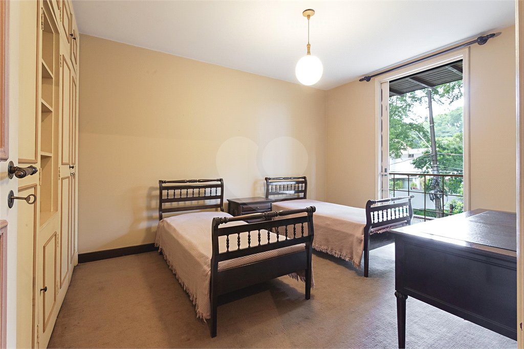Casa à venda com 4 quartos, sendo 2 suítes, em Alto de Pinheiros, São Paulo, SP