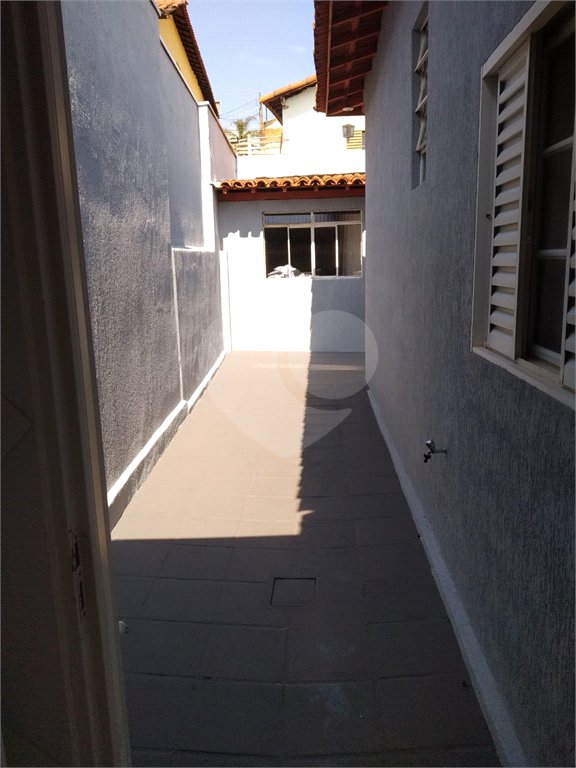 Casa Térrea com 3 dormitórios.