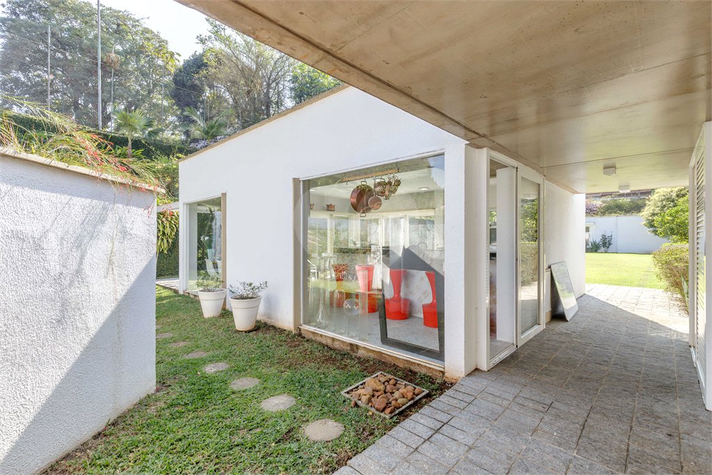 Casa à venda ou para alugar com 3 quartos, sendo 1 suíte,  no condomínio Chácara Flora, São Paulo - SP