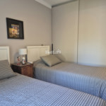 Casa térea à venda com 3 quartos, sendo 2 suítes, em Condomínio Flamboyant-B, Atibaia - SP