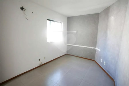 Casa à venda com 4 quartos, sendo 3 suítes, no condomínio Lícia de Alvarenga, Rio de Janeiro - RJ