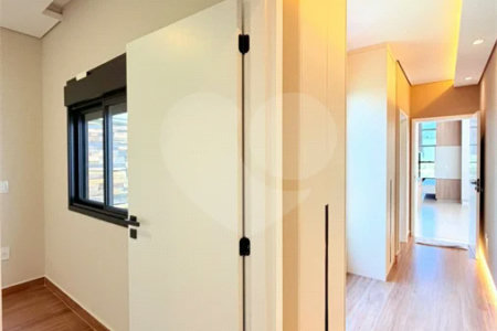 Casa térrea com 3 suítes no Condomínio Residencial Viena em Indaiatuba-SP - Acabamento de alto padrão - R$ 1.690.000,00 - AT 250 m² - AC 158 m² - 3 suítes,, sendo 1 suíte master com closet - Sala para dois ambientes (estar e jantar) - Cozinha planejada com ilha cooktop, forno elétrico e micro-ondas,