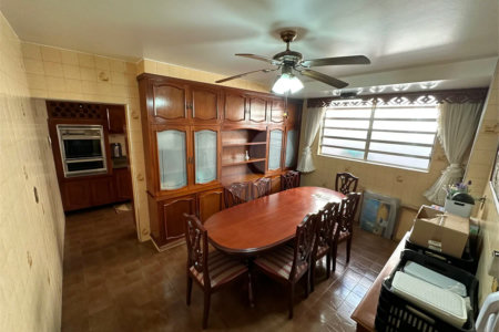 Casa à Venda no Bosque da Saúde com 271m², 3 Dormitórios, 1 Suíte e 4 Vagas