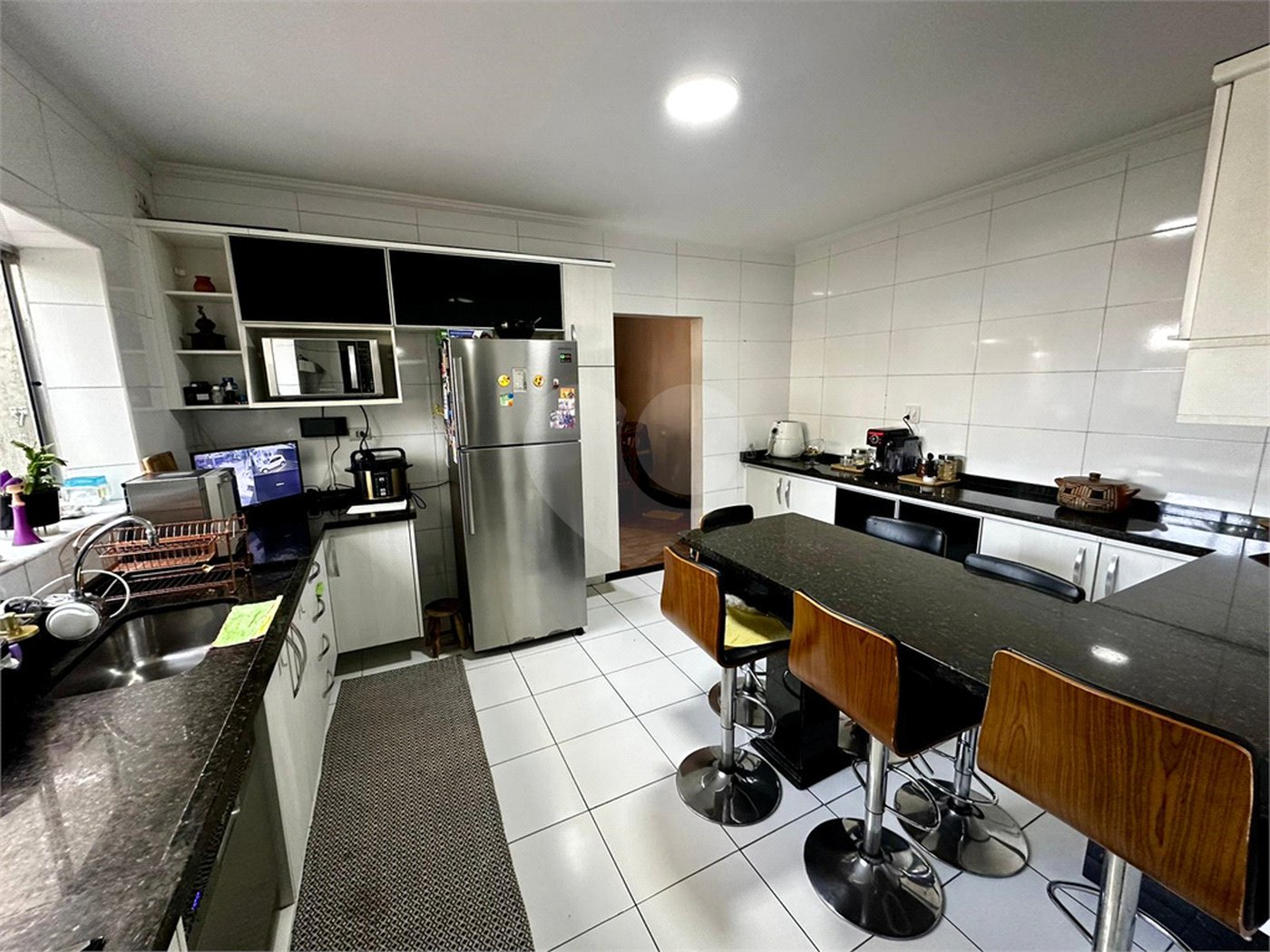 Casa com Piscina e Churrasqueira | 2 Suítes | Edícula | 3 Vagas | 275m²