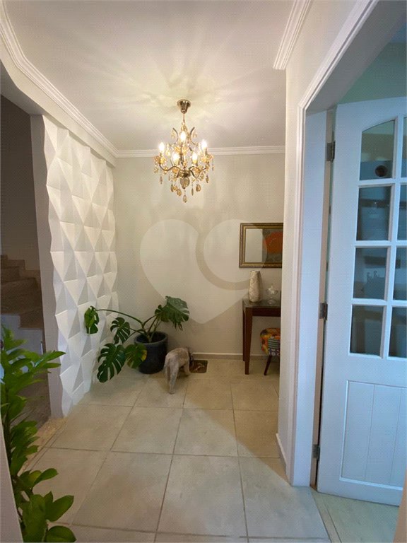 Casa à venda com 3 quartos, sendo 1 suíte, no condomínio Loteamento Recanto dos Paturis, Vinhedo - SP